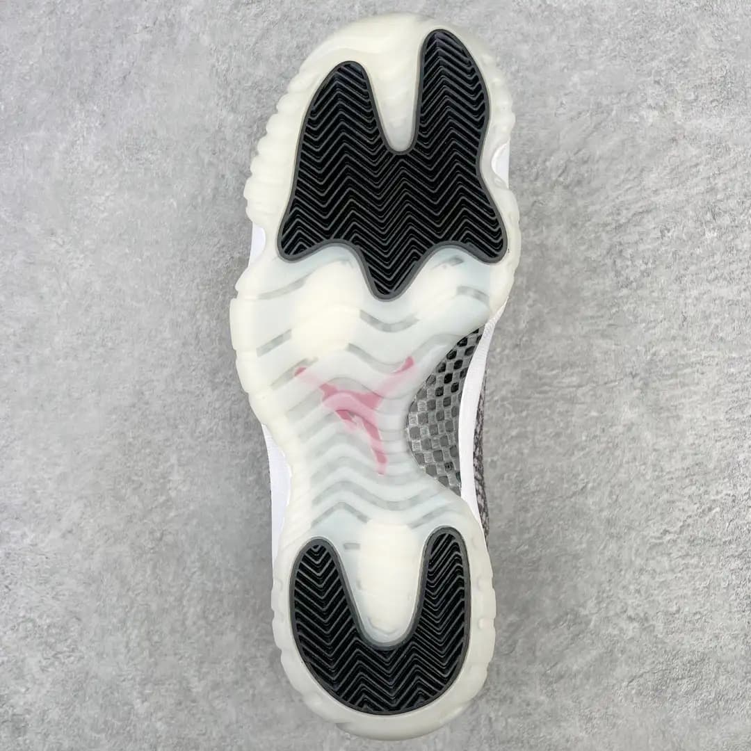 Air Jordan 11 - Image 6