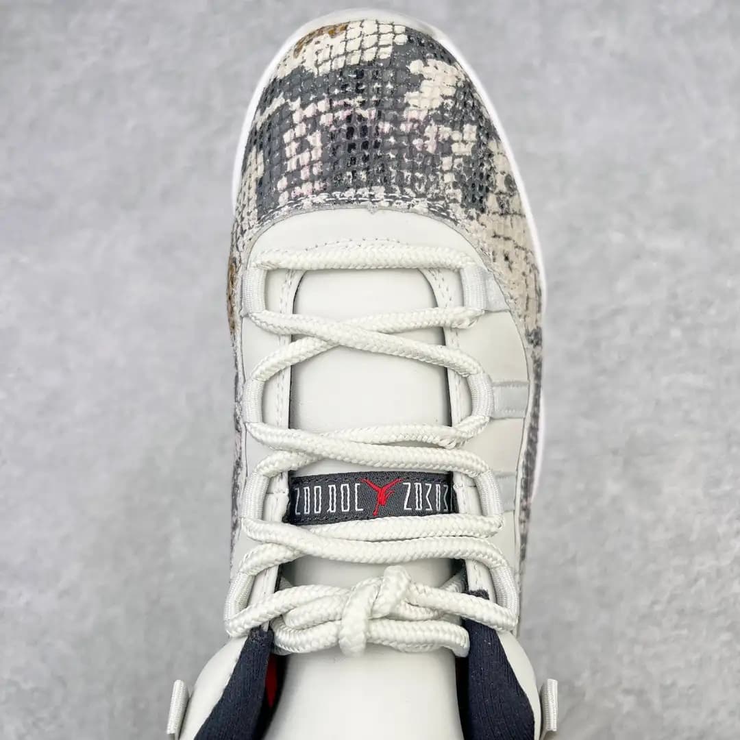 Air Jordan 11 - Image 7