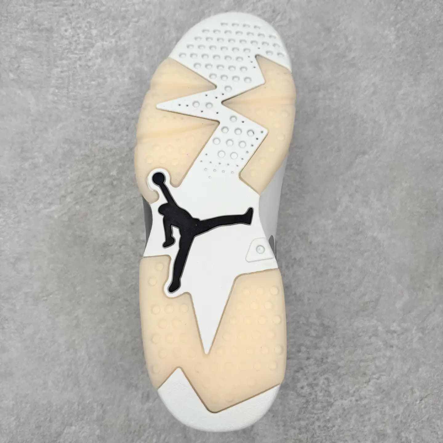 Air Jordan 6 - Image 3