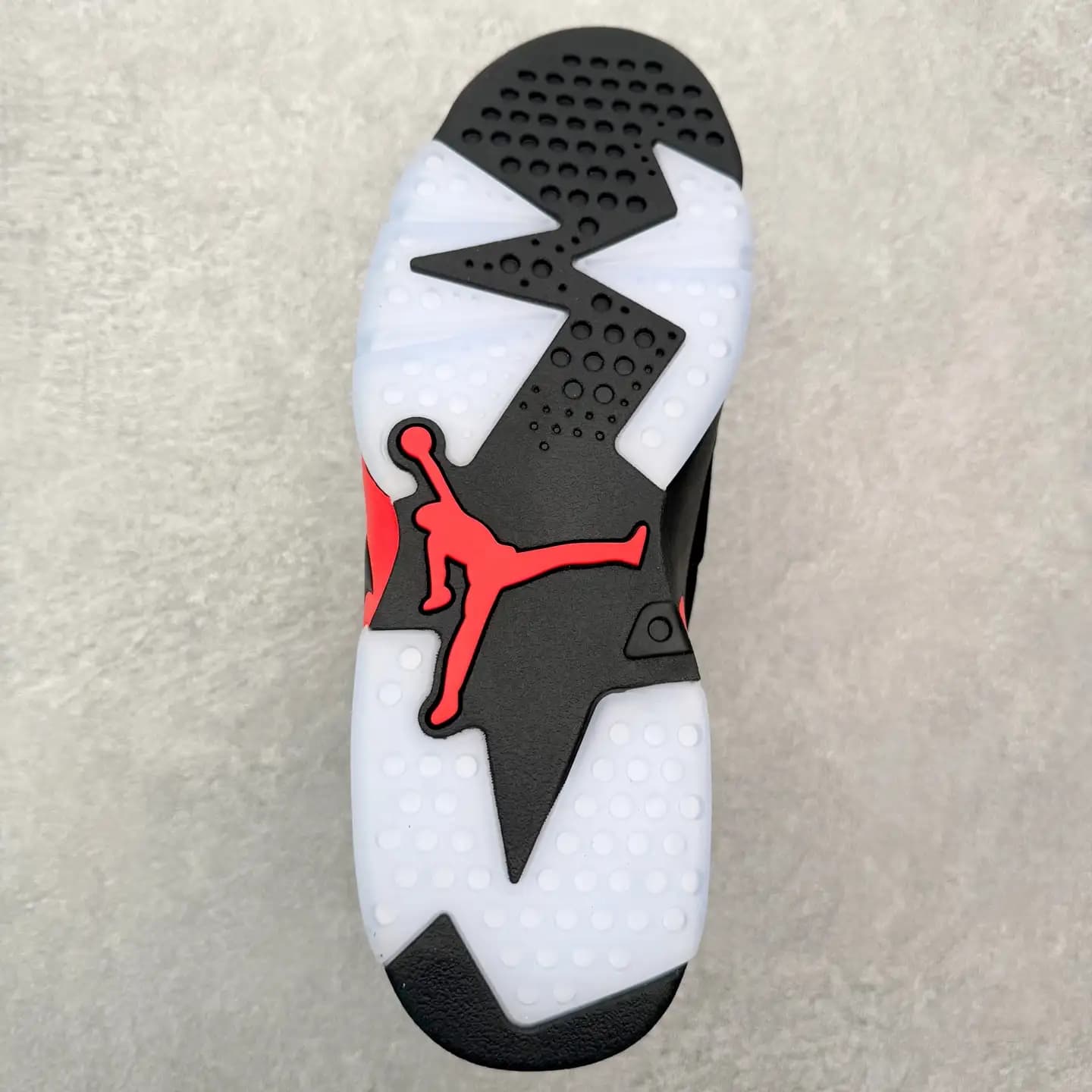 Air Jordan 6 - Image 4