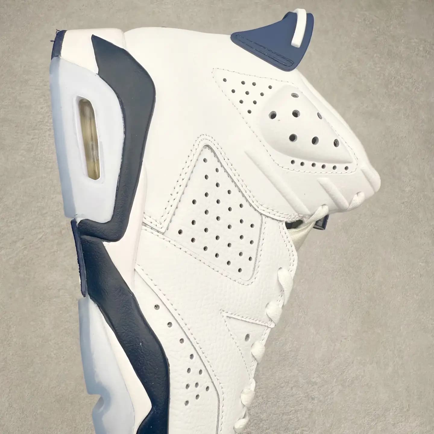 Air Jordan 6 - Image 2