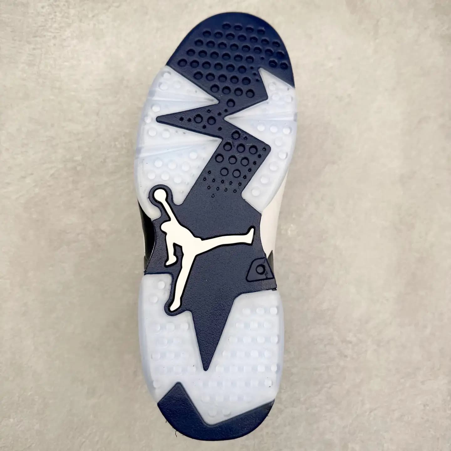 Air Jordan 6 - Image 5