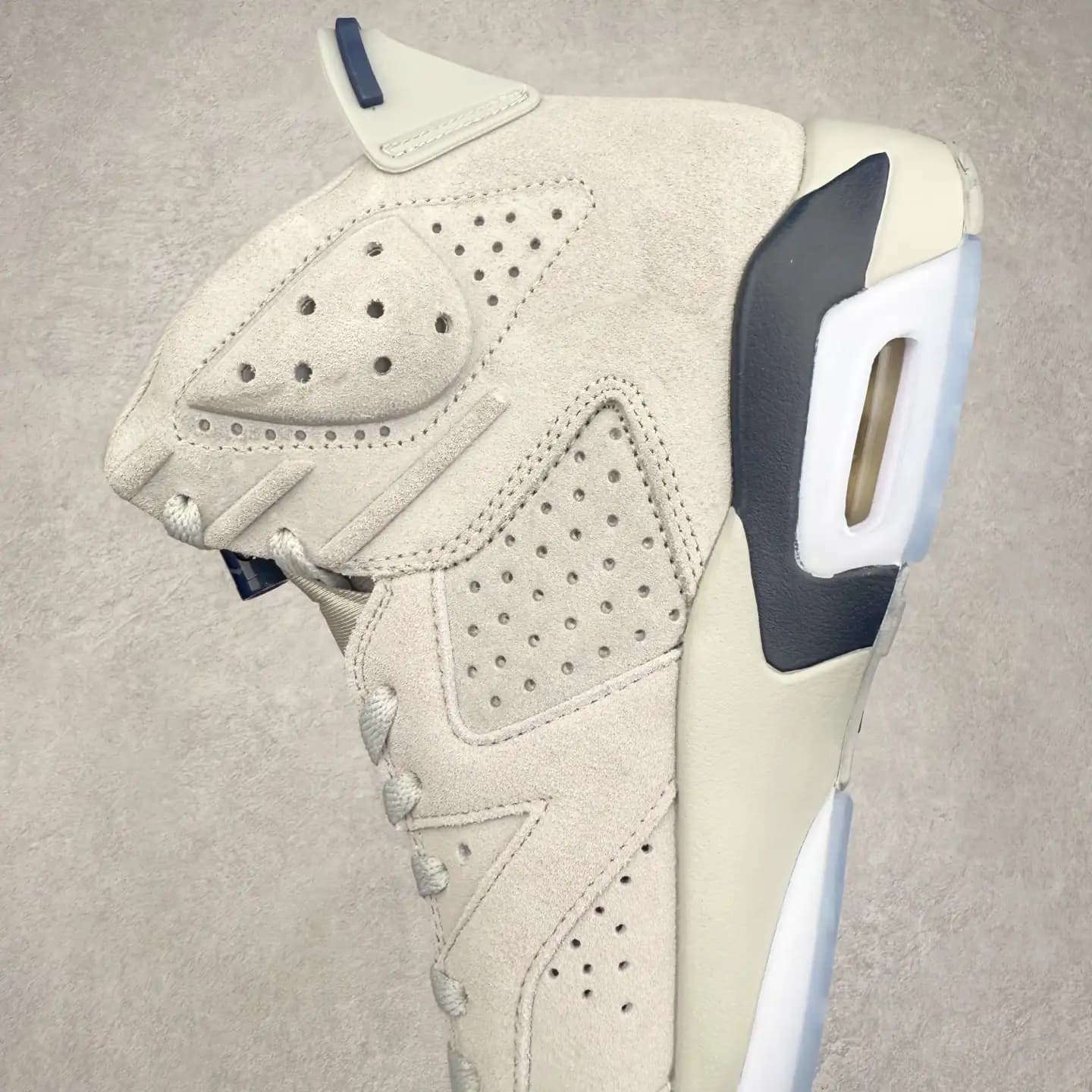 Air Jordan 6 - Image 3