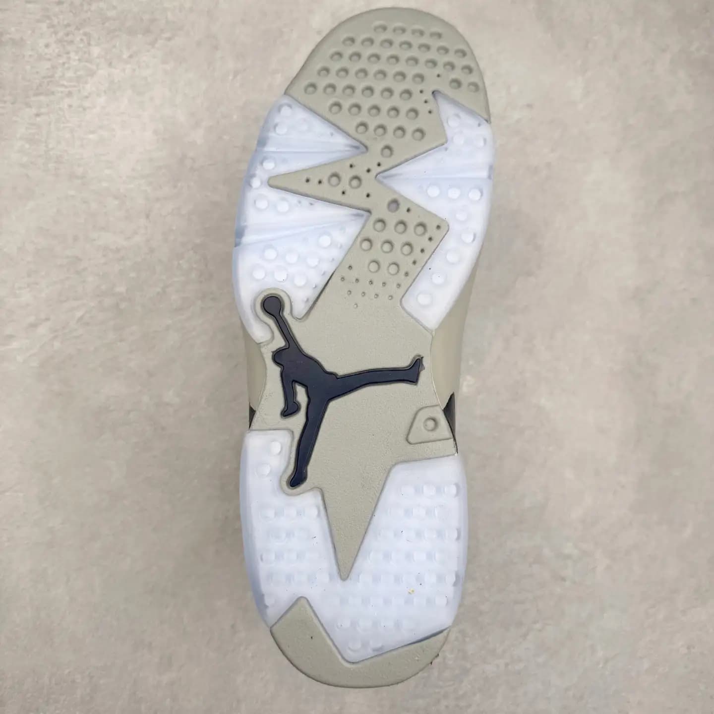 Air Jordan 6 - Image 8
