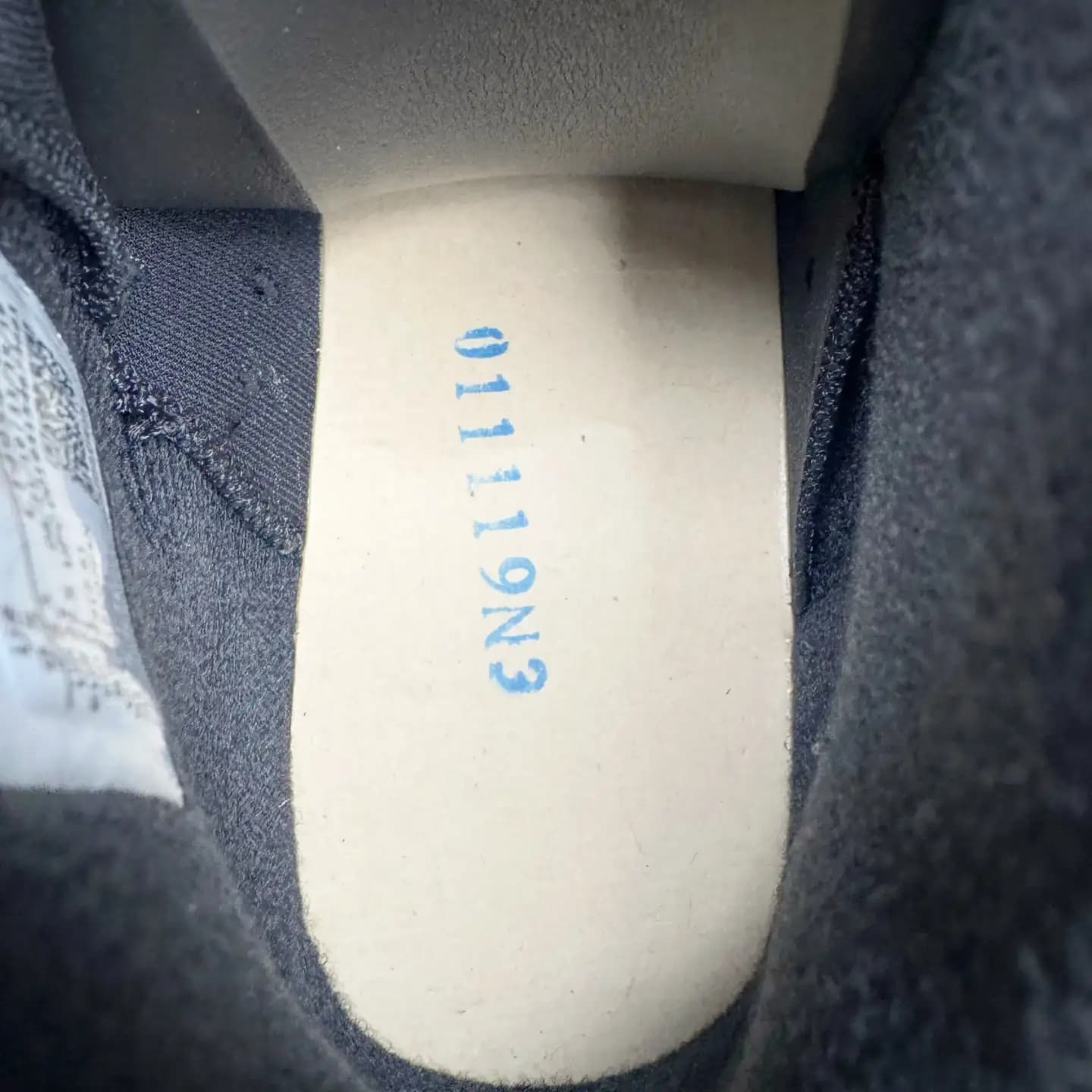 Air Jordan 6 - Image 2