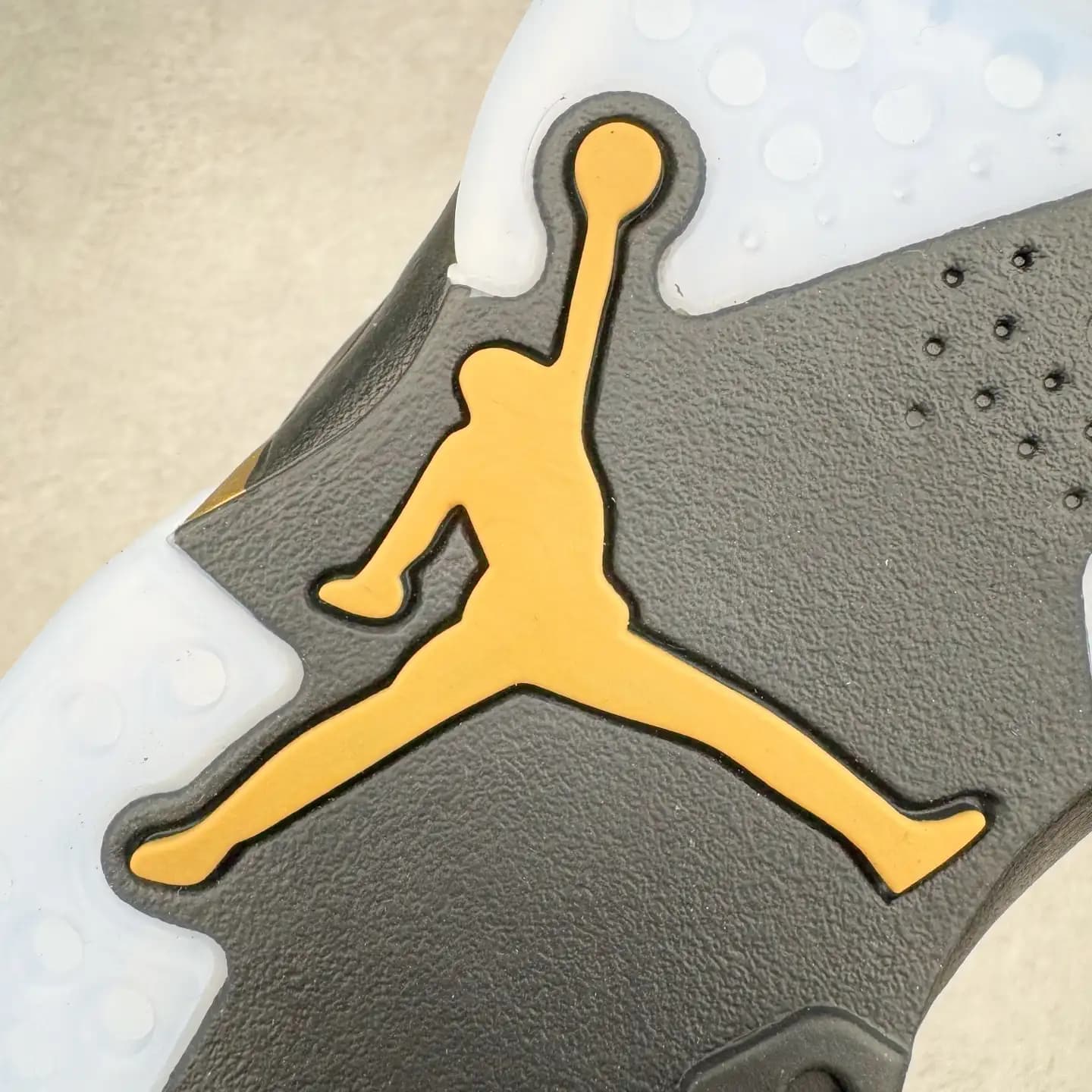 Air Jordan 6 - Image 10