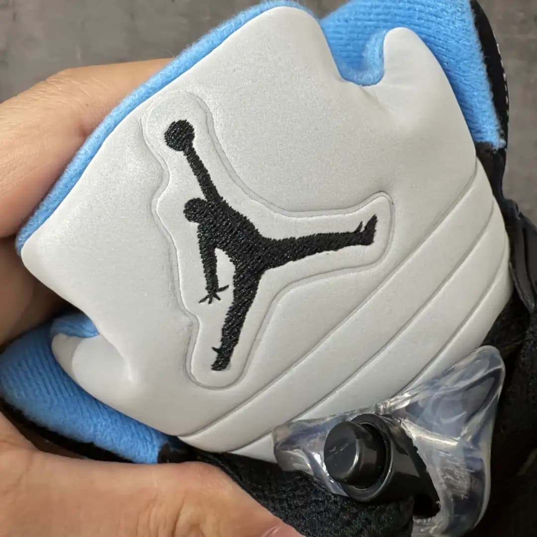 Air Jordan 5 - Image 4