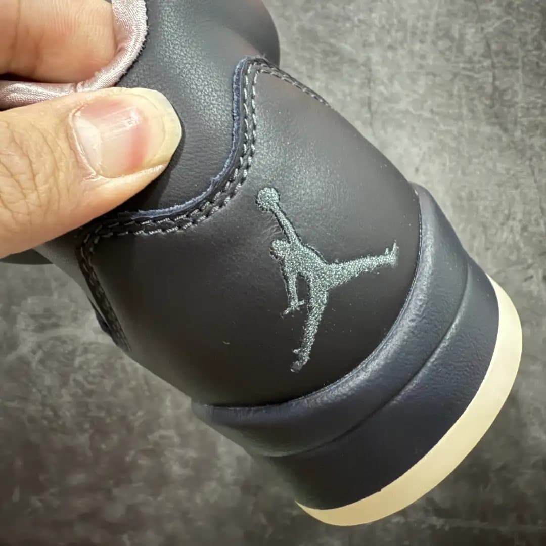 Air Jordan 5 - Image 4