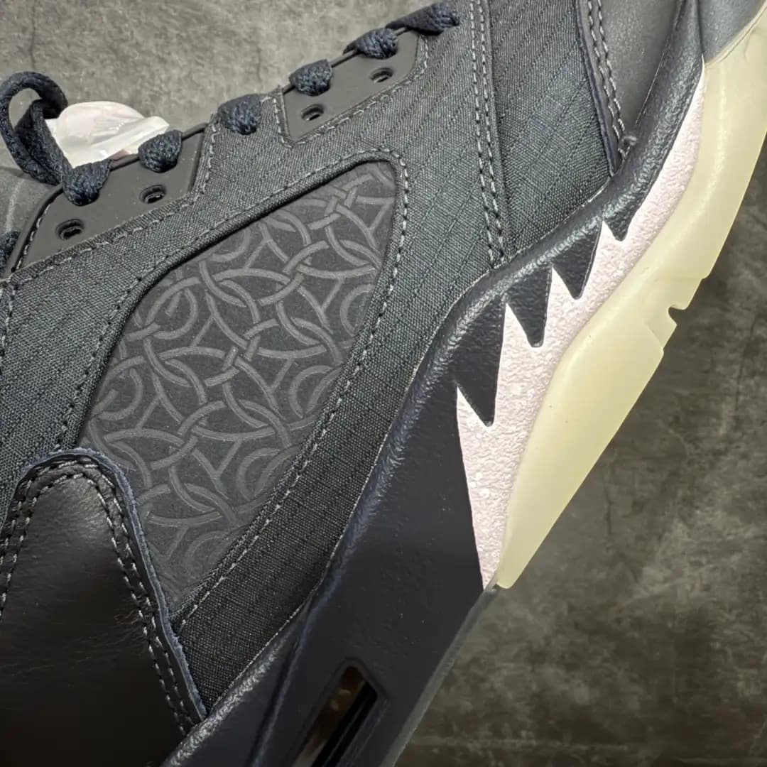 Air Jordan 5 - Image 5