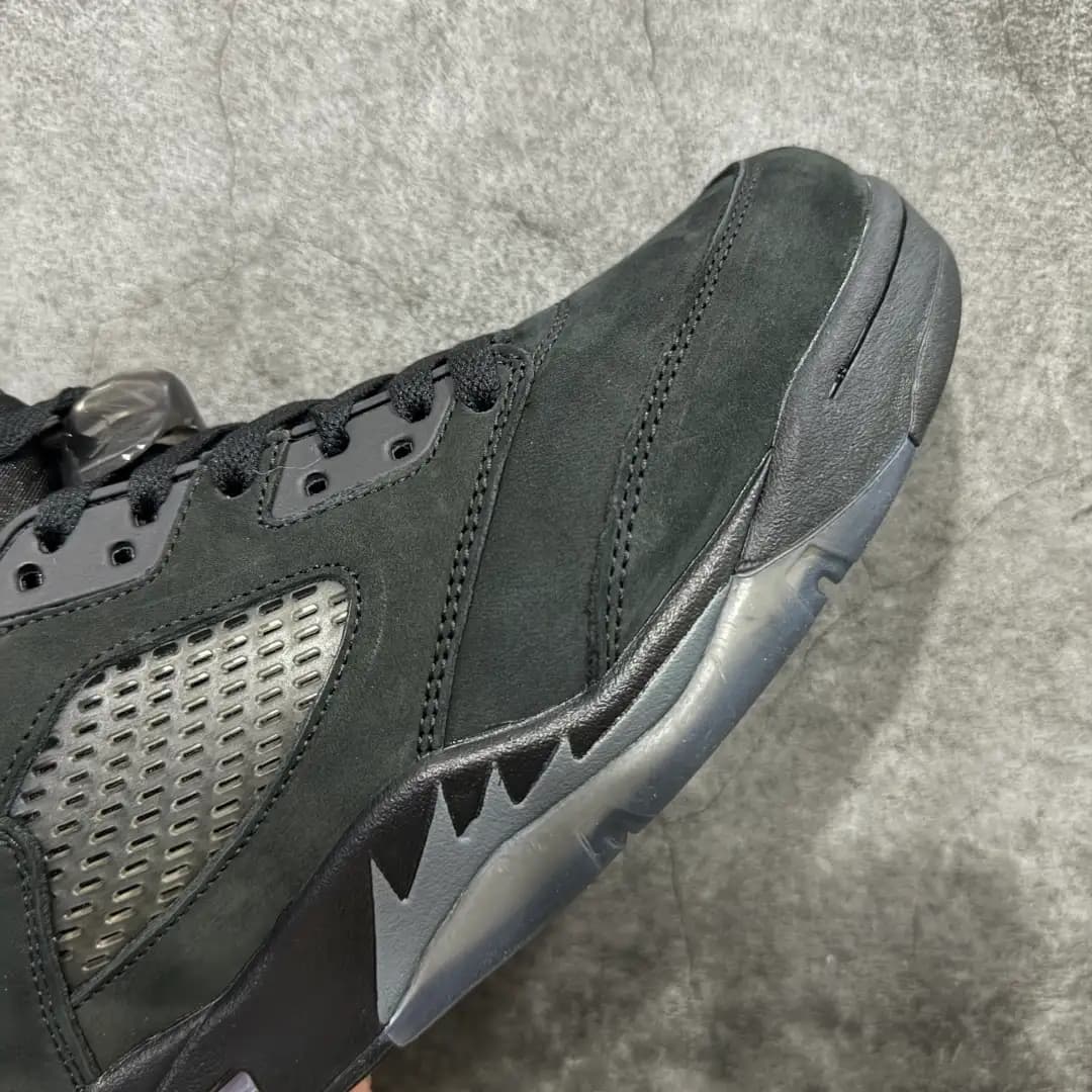 Air Jordan 5 - Image 4