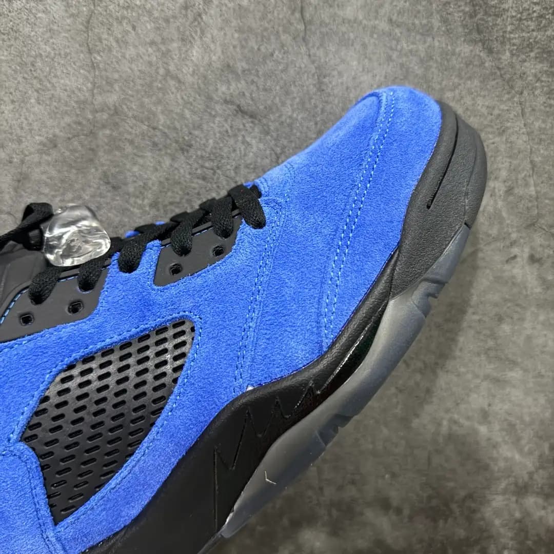 Air Jordan 5 - Image 2