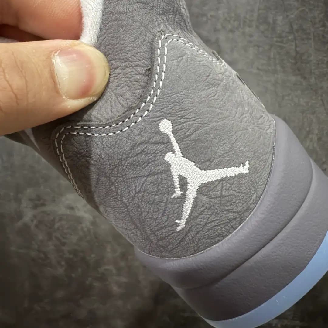Air Jordan 5 - Image 2