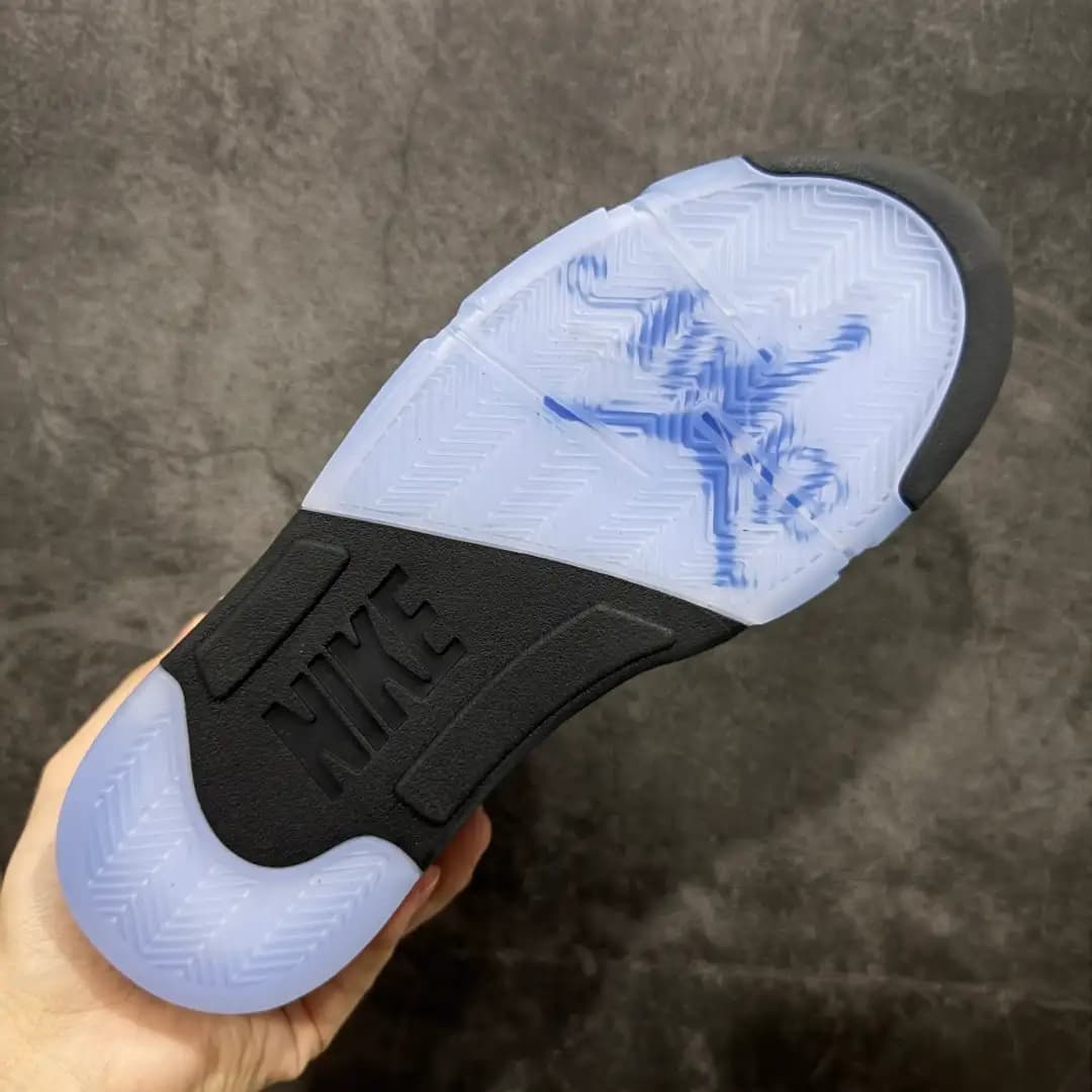 Air Jordan 5 - Image 2