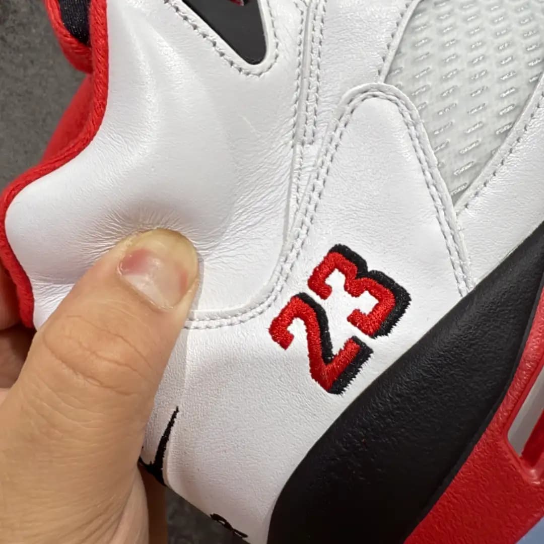 Air Jordan 5 - Image 2