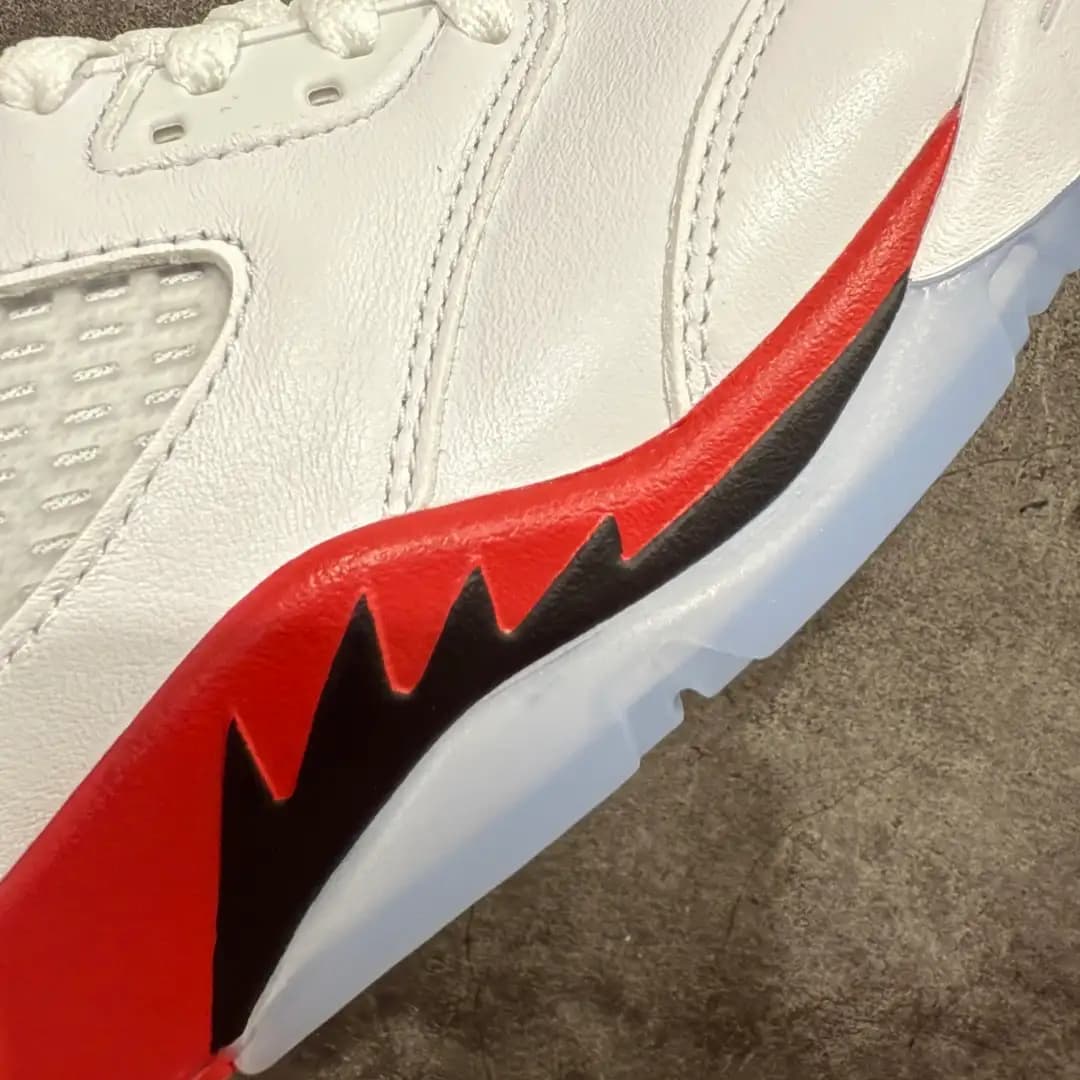 Air Jordan 5 - Image 3