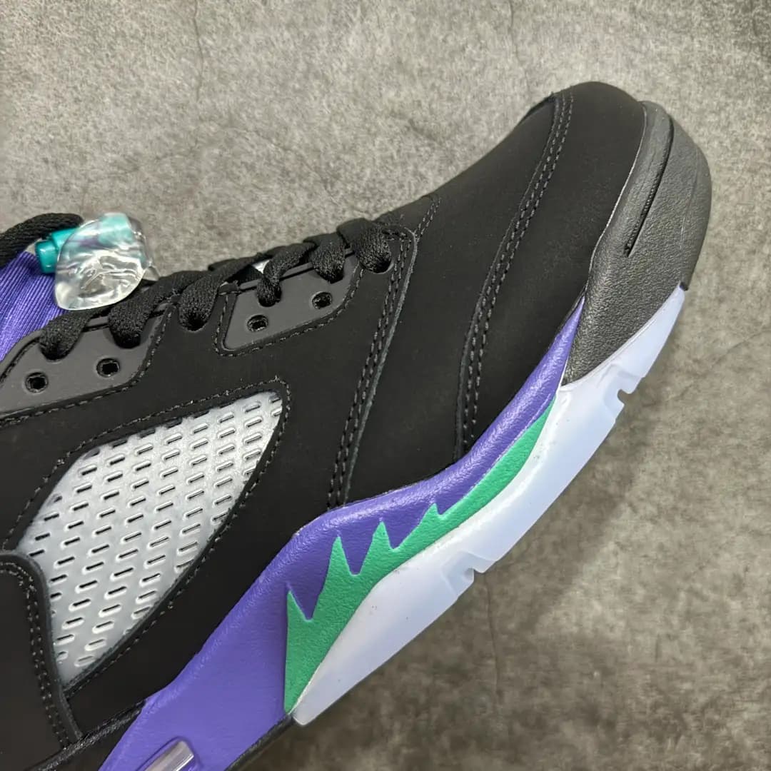 Air Jordan 5 - Image 9