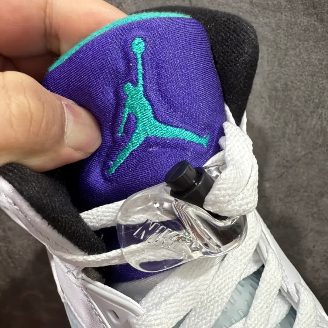 Air Jordan 5 - Image 5