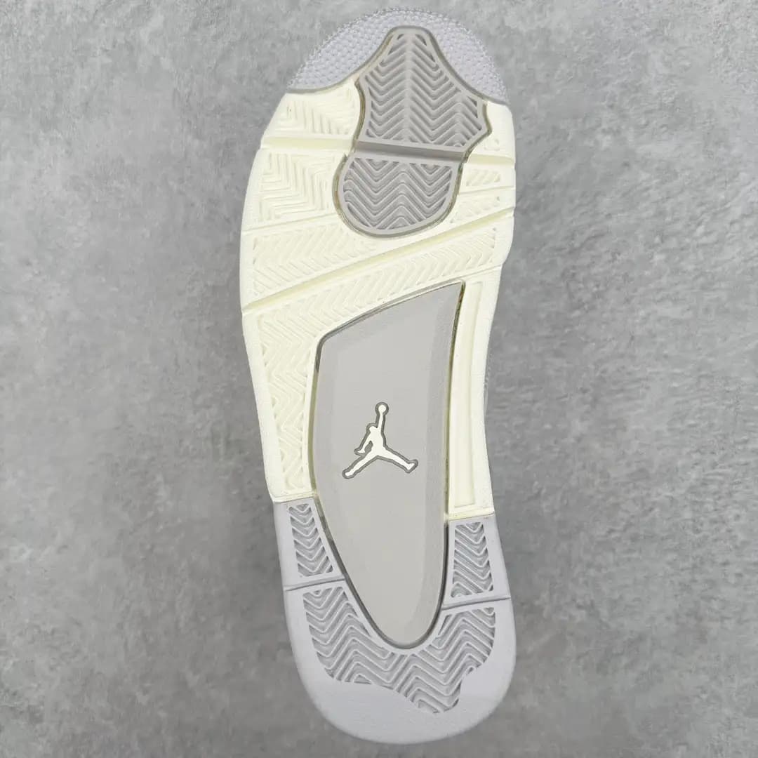 Air Jordan 4 - Image 4
