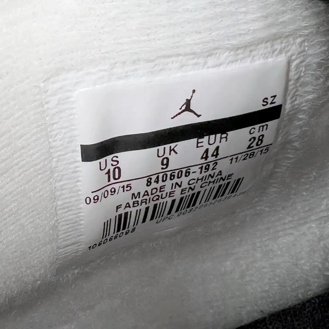 Air Jordan 4 - Image 9