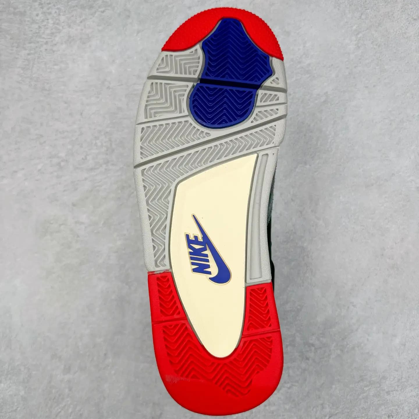 Air Jordan 4 - Image 3