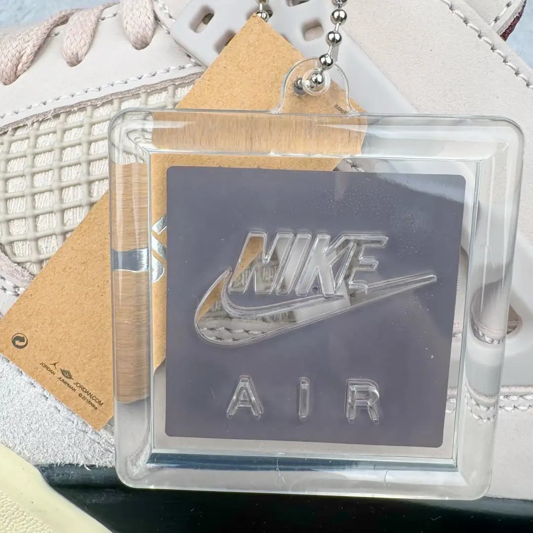 Air Jordan 4 - Image 4