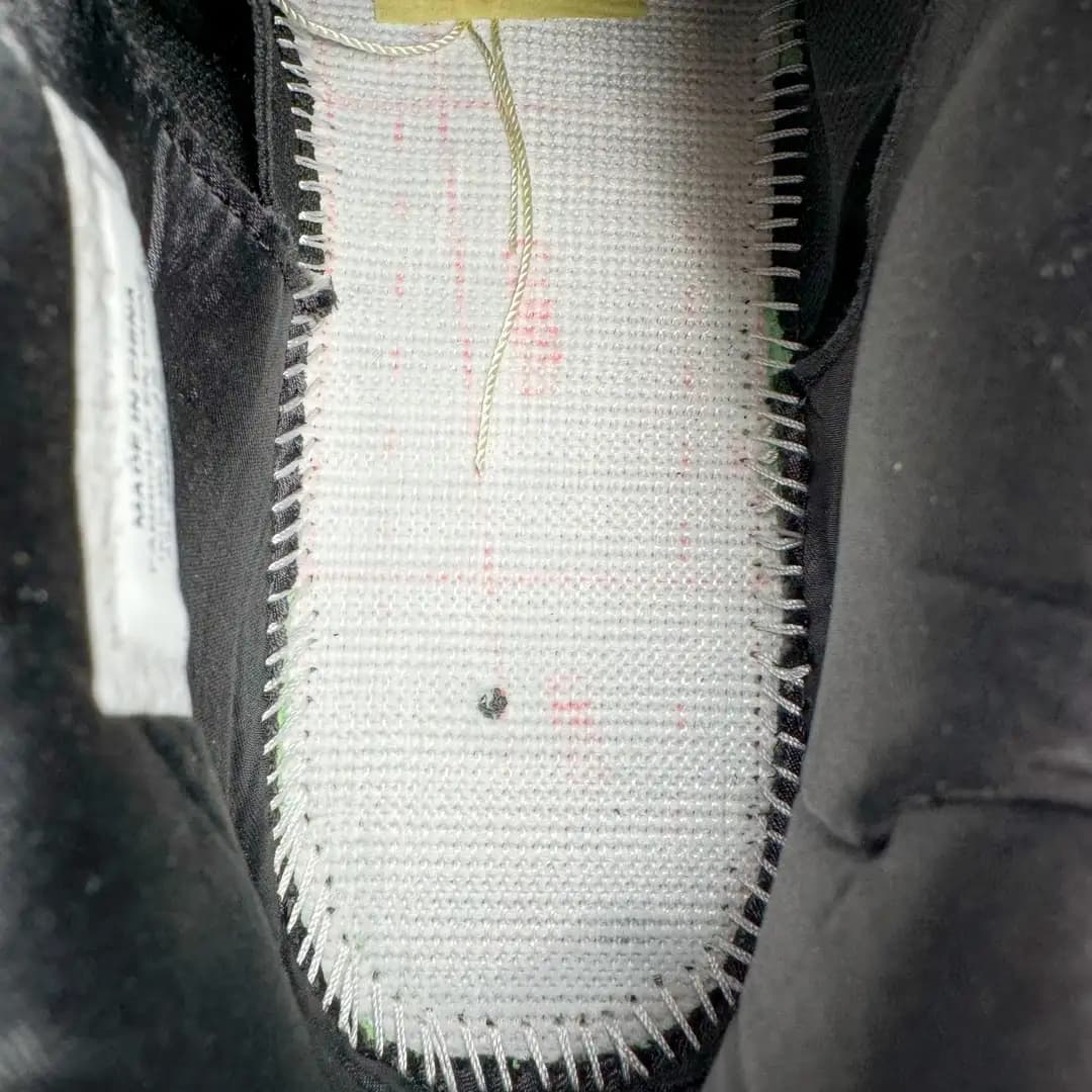 Air Jordan 4 - Image 9