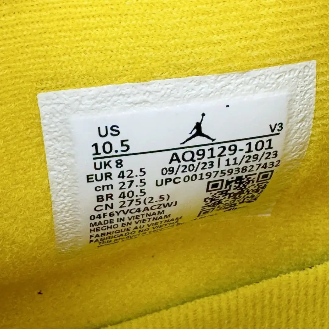 Air Jordan 4 - Image 9