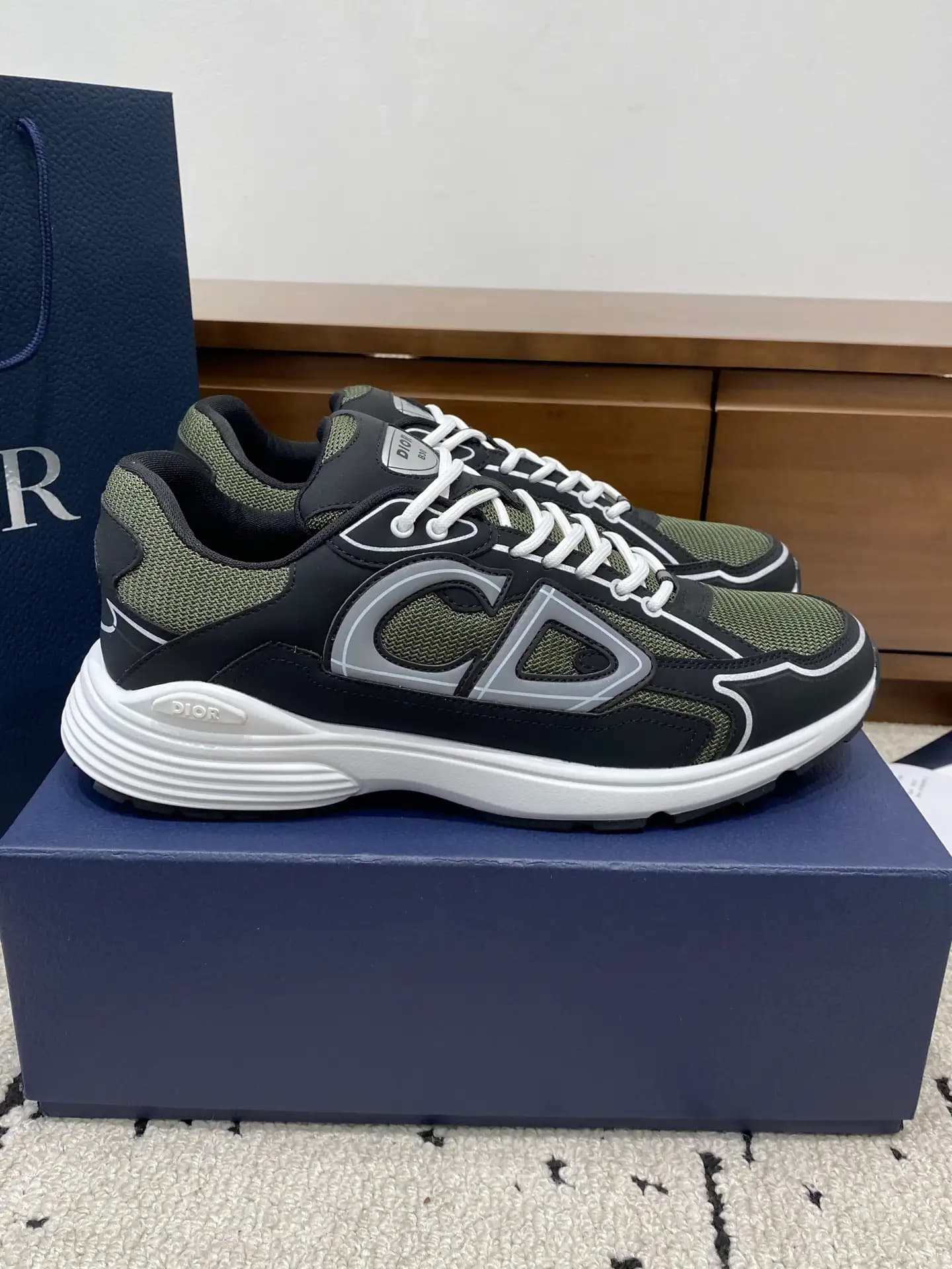 Dior B30