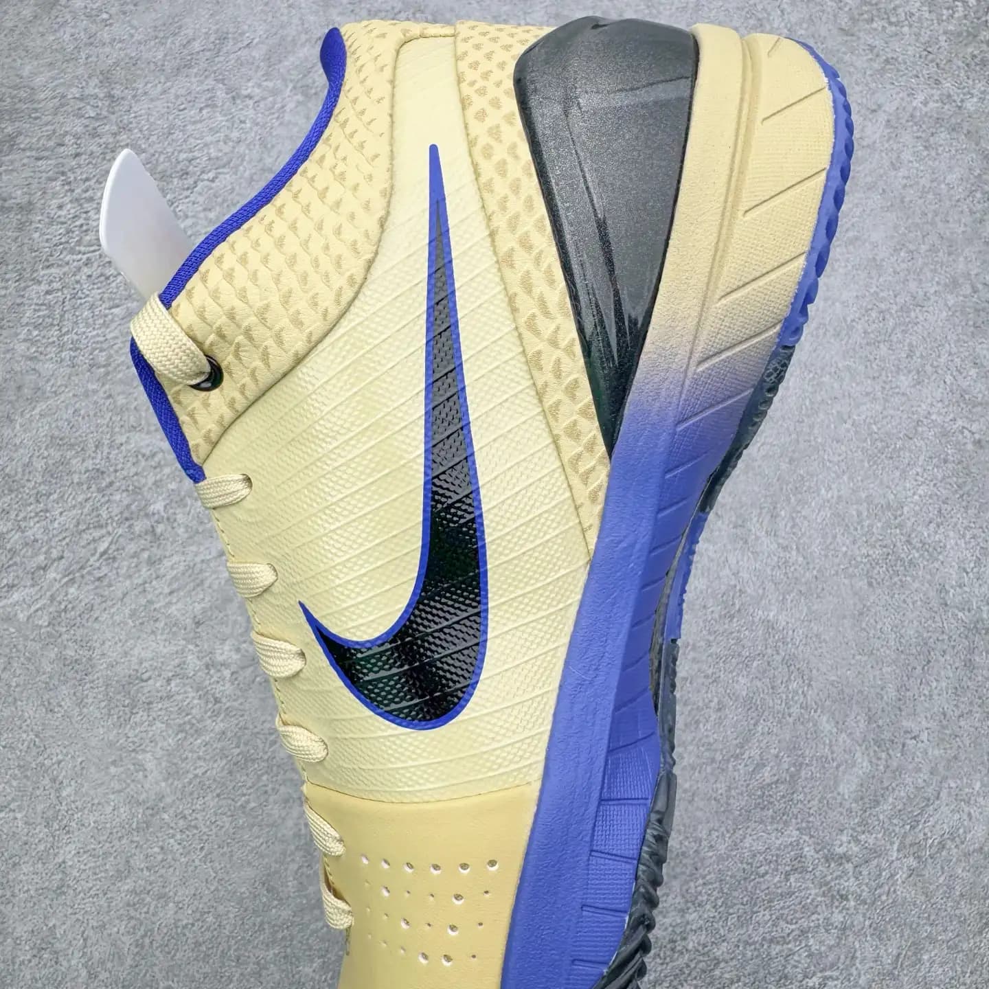 Kobe 4 Basketball Shoes - Image 3