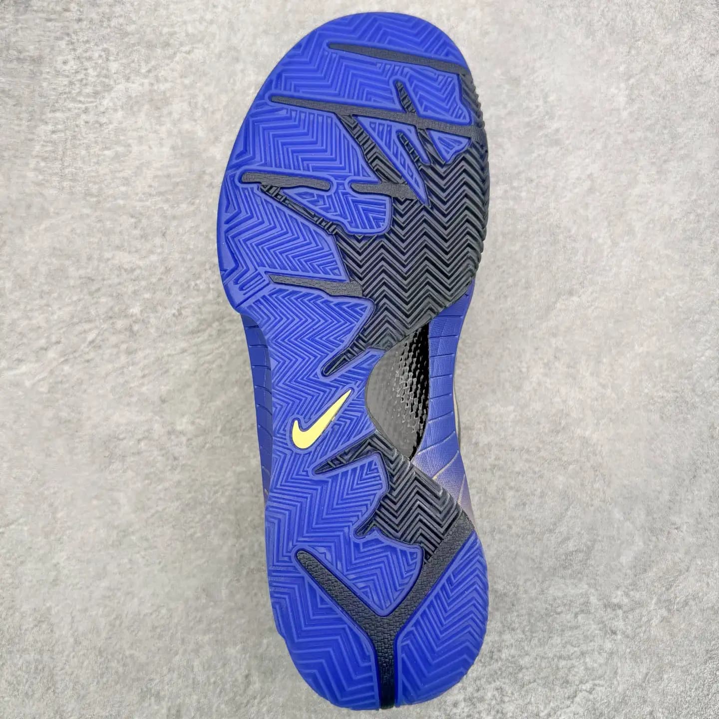 Kobe 4 Basketball Shoes - Image 11