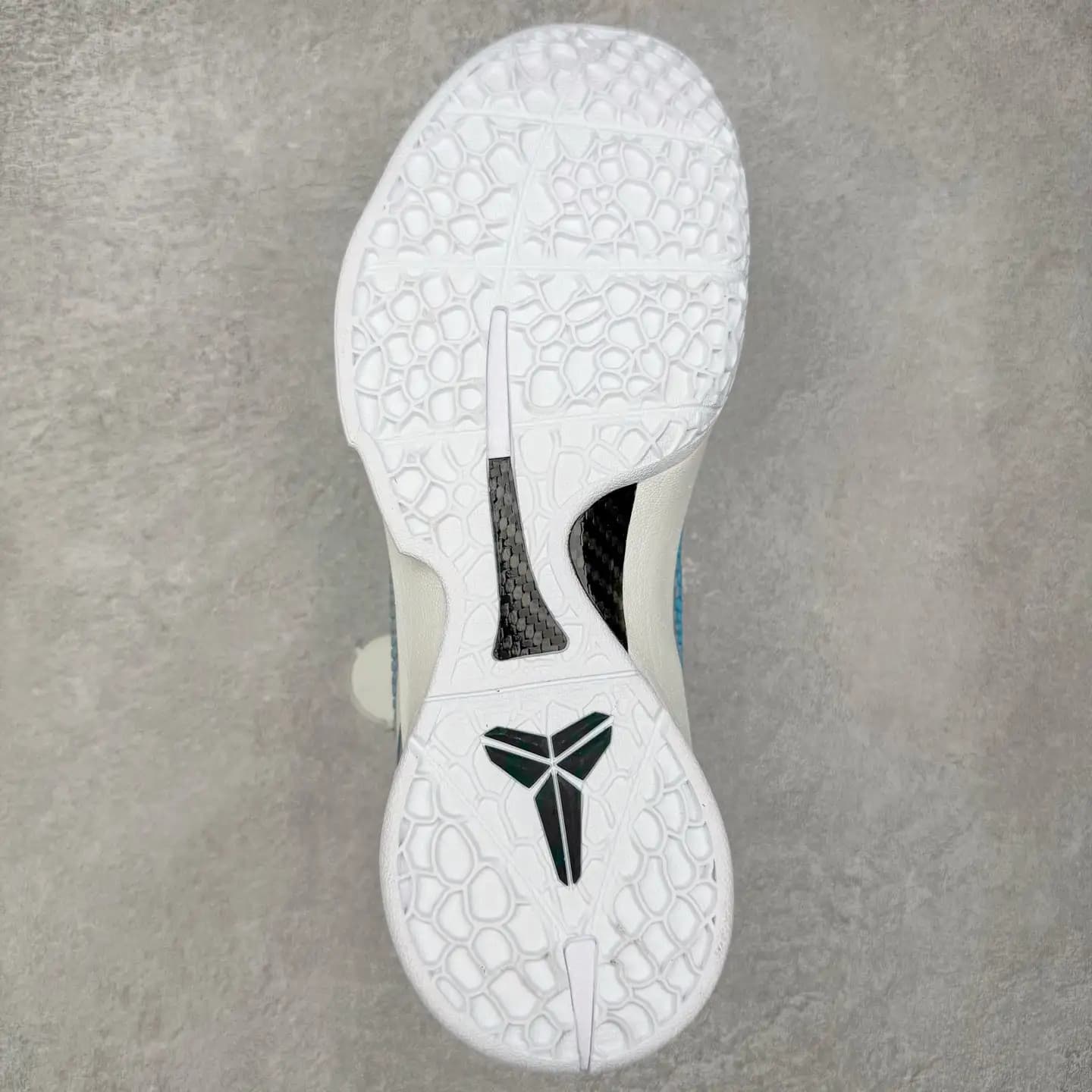 Kobe 6 Basketball Shoes - Image 9