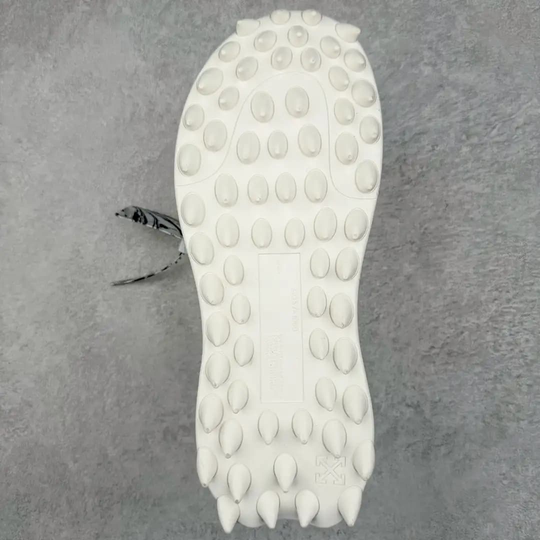 Off-White ODSY Sneakers - Image 3