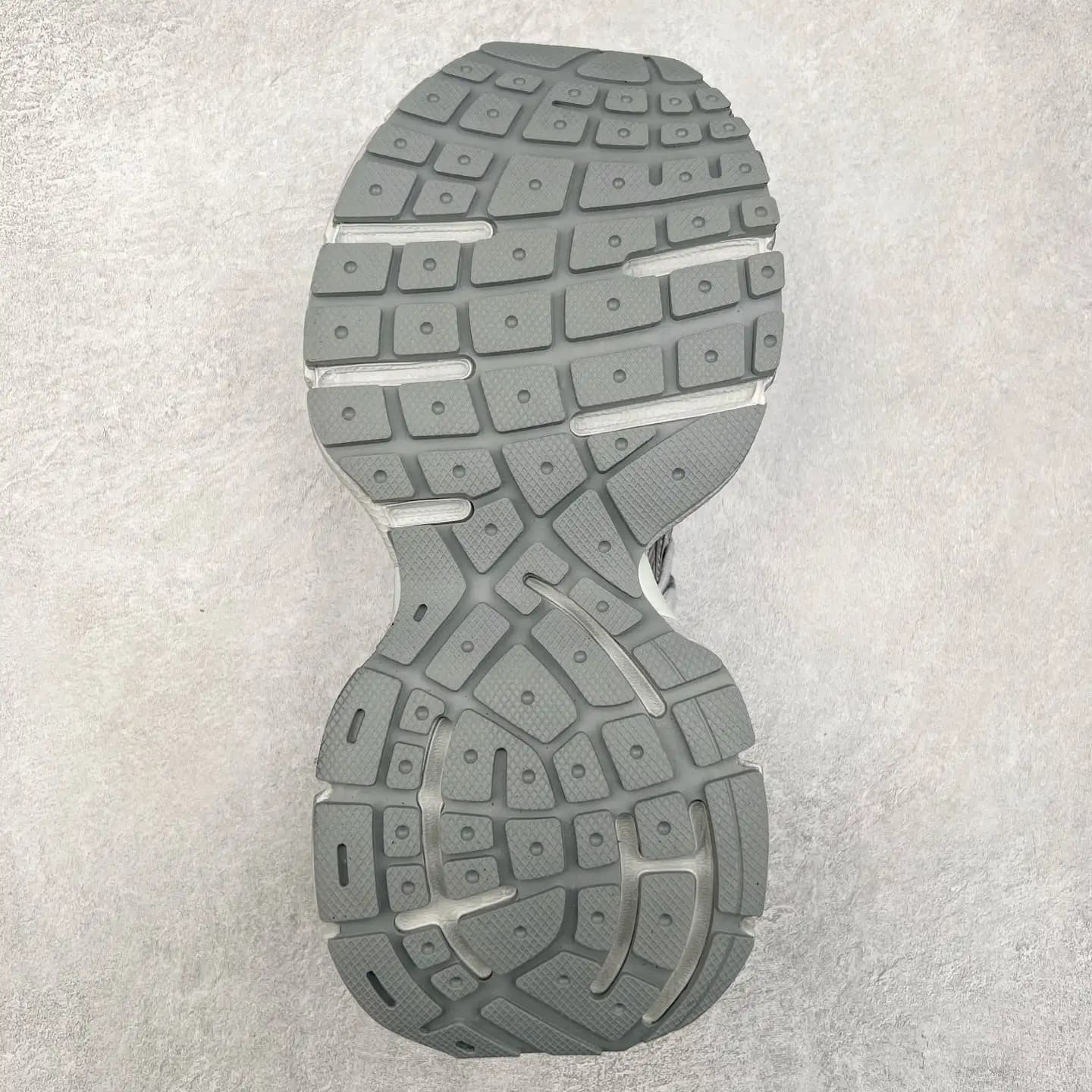 Balenciaga 3XL Sneakers - Image 4