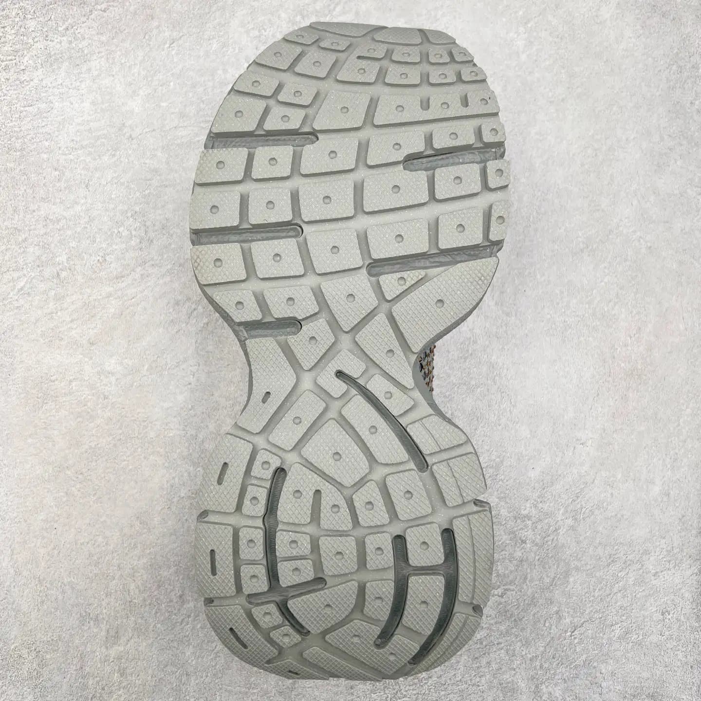 Balenciaga 3XL Sneakers - Image 4