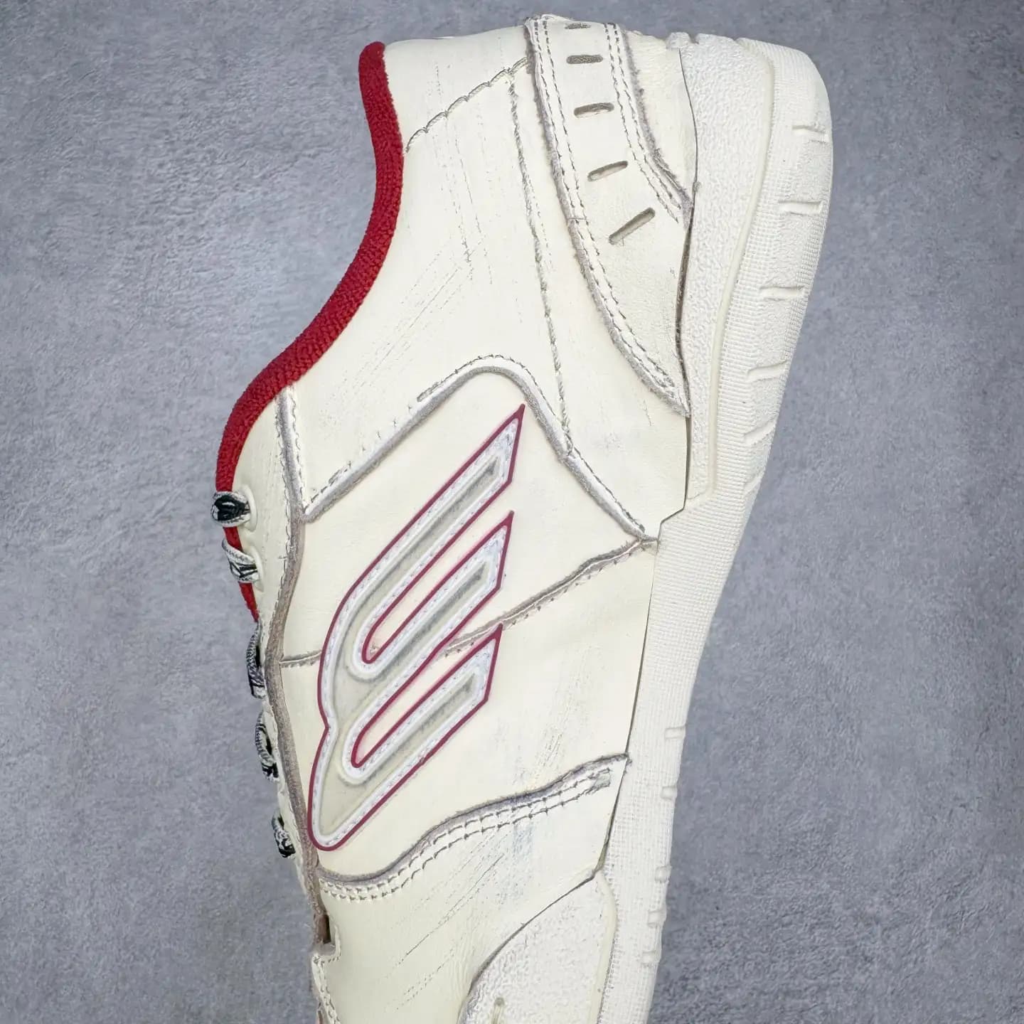 Balenciaga Hamptons Worn-Out Sneakers - Image 4