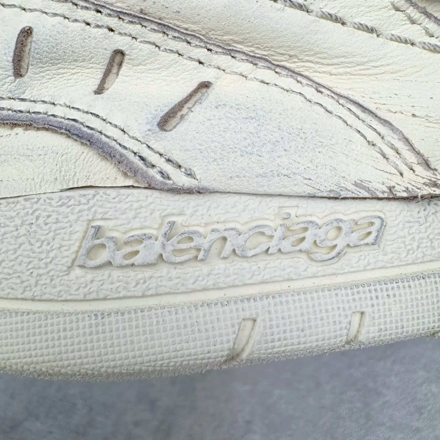 Balenciaga Hamptons Worn-Out Sneakers - Image 5