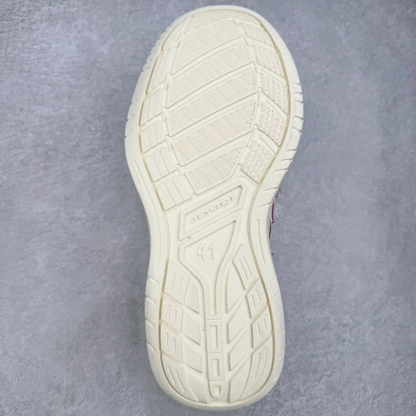 Balenciaga Hamptons Worn-Out Sneakers - Image 11