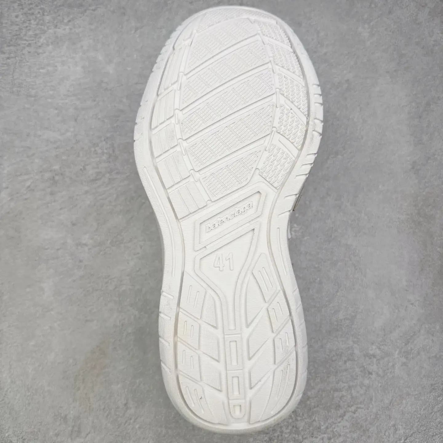 Balenciaga Hamptons Worn-Out Sneakers - Image 3