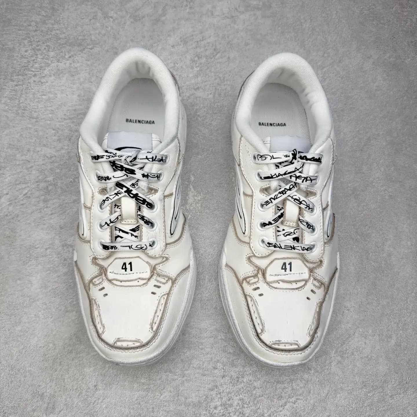 Balenciaga Hamptons Worn-Out Sneakers - Image 2