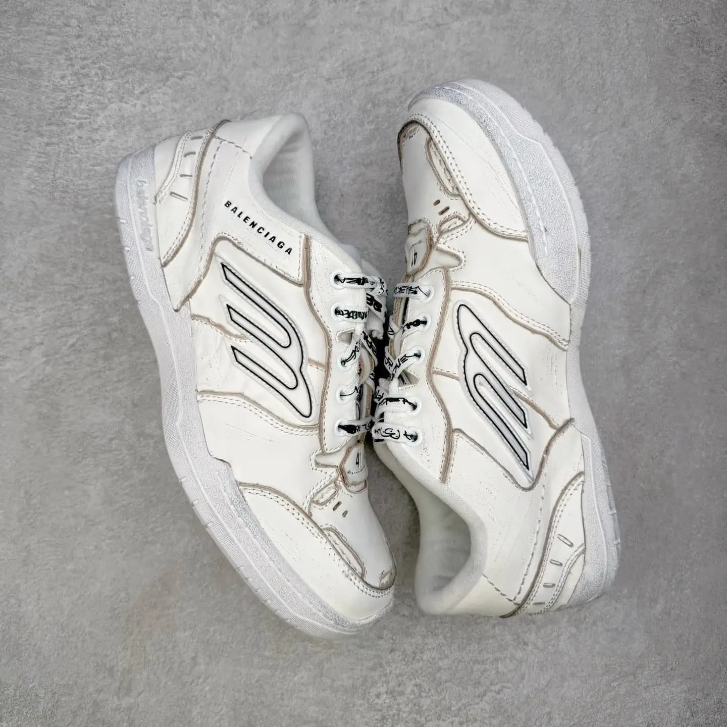 Balenciaga Hamptons Worn-Out Sneakers - Image 4