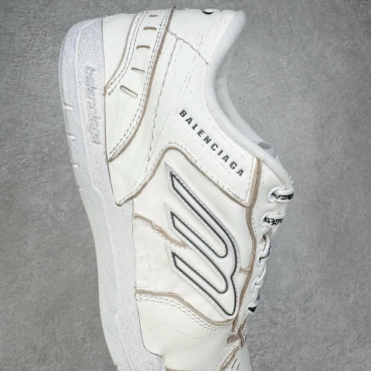 Balenciaga Hamptons Worn-Out Sneakers - Image 5