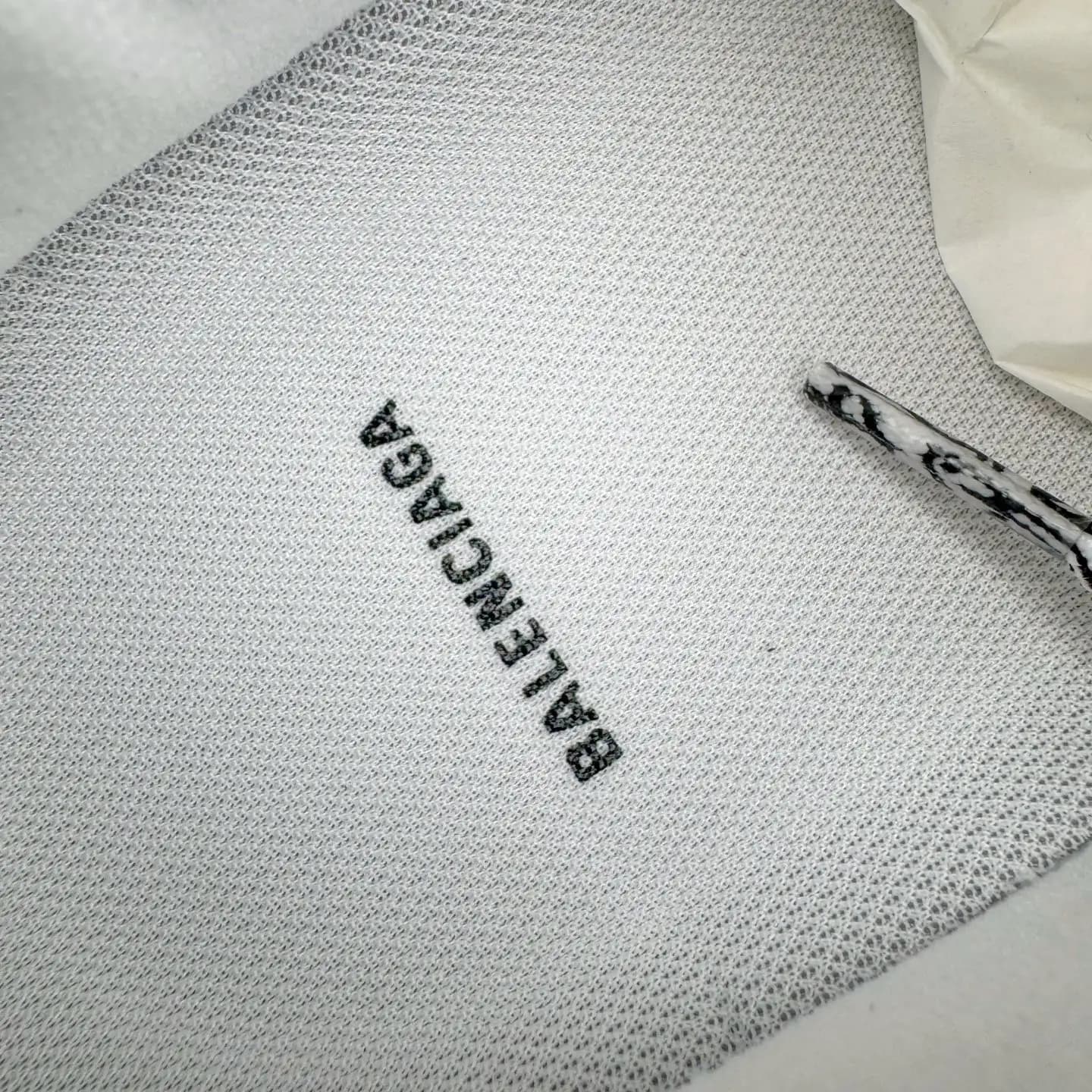 Balenciaga Hamptons Worn-Out Sneakers - Image 9
