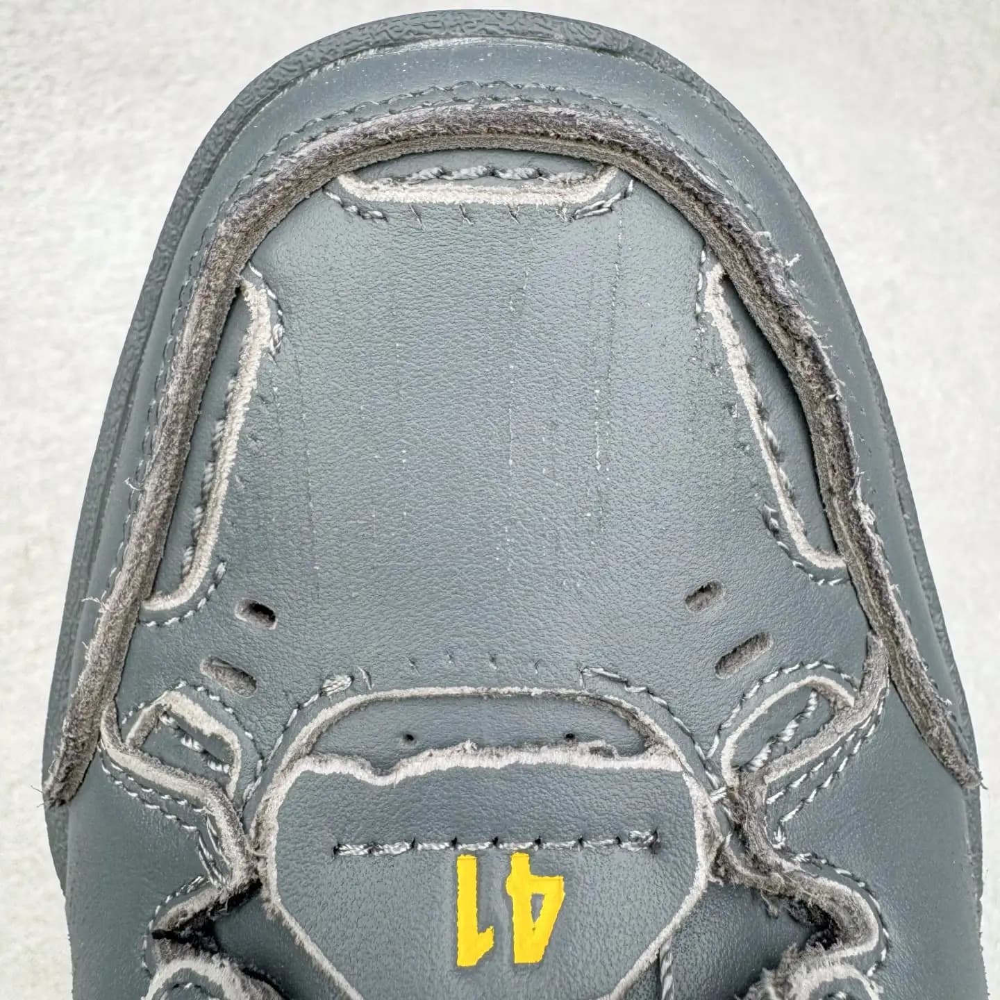 Balenciaga Hamptons Worn-Out Sneakers - Image 3