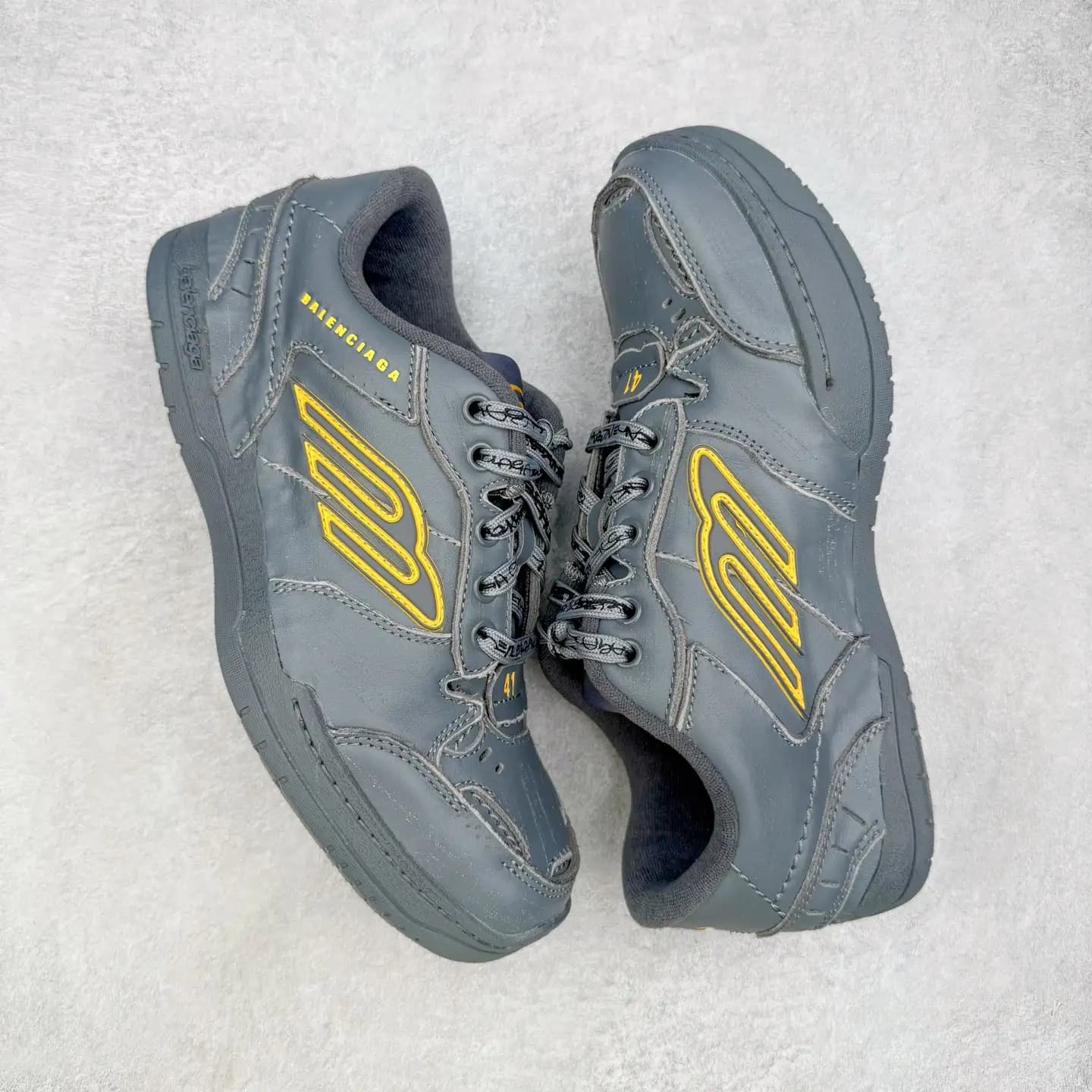Balenciaga Hamptons Worn-Out Sneakers - Image 4
