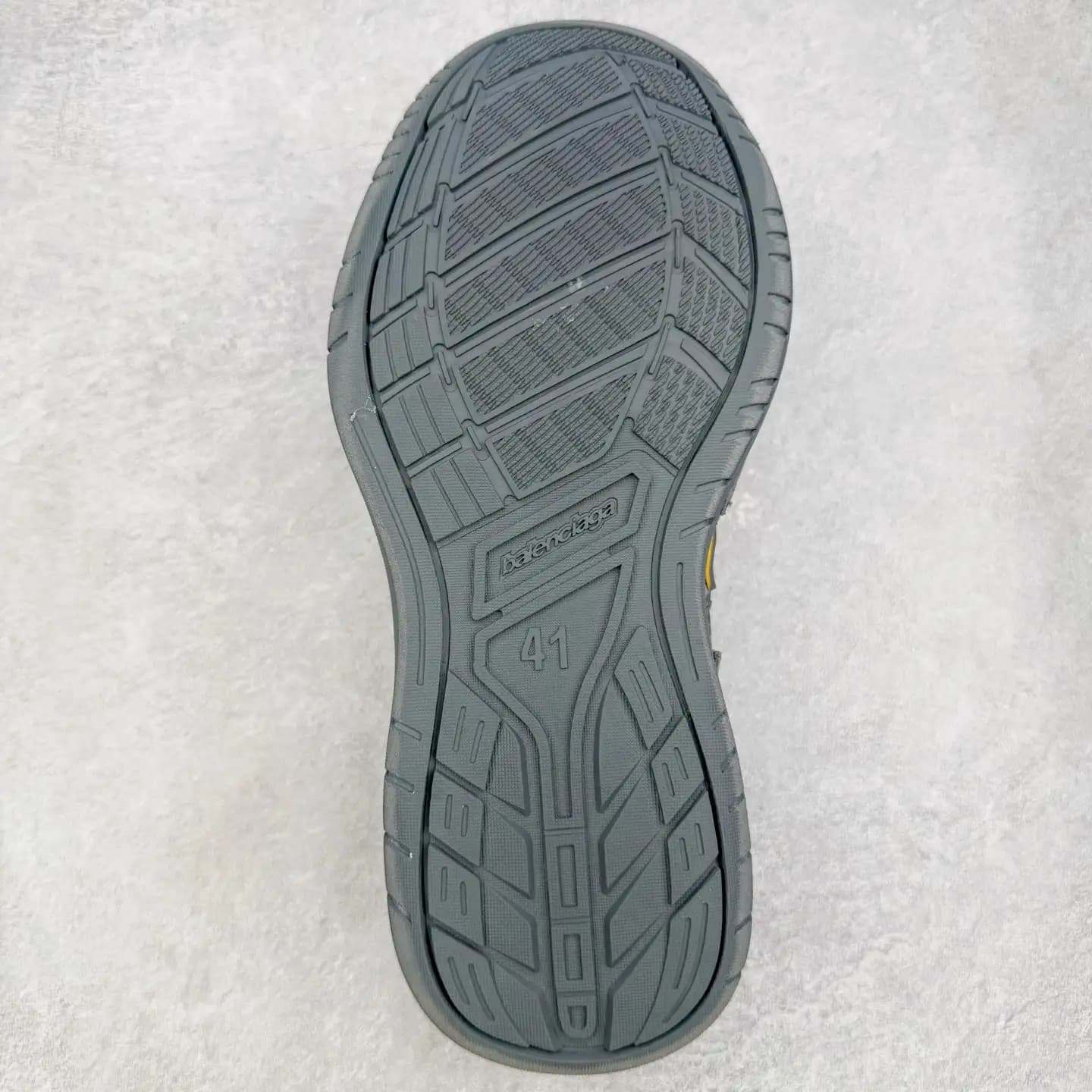 Balenciaga Hamptons Worn-Out Sneakers - Image 7