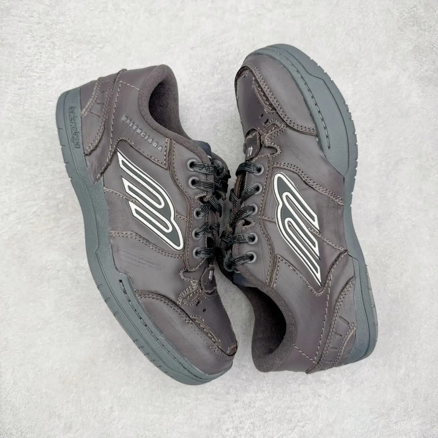Balenciaga Hamptons Worn-Out Sneakers - Image 4