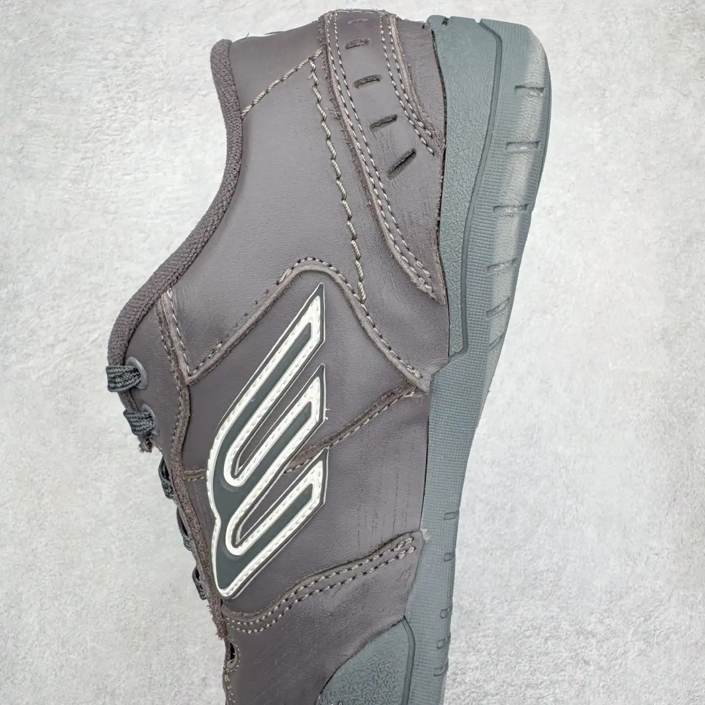 Balenciaga Hamptons Worn-Out Sneakers - Image 7