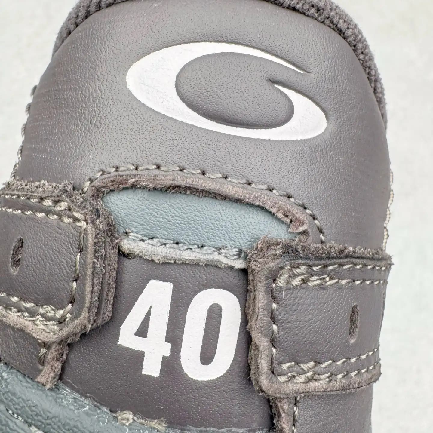 Balenciaga Hamptons Worn-Out Sneakers - Image 8
