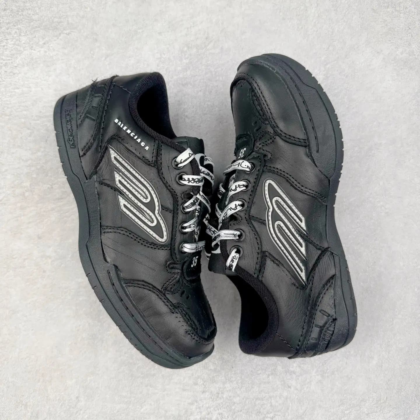 Balenciaga Hamptons Worn-Out Sneakers - Image 2