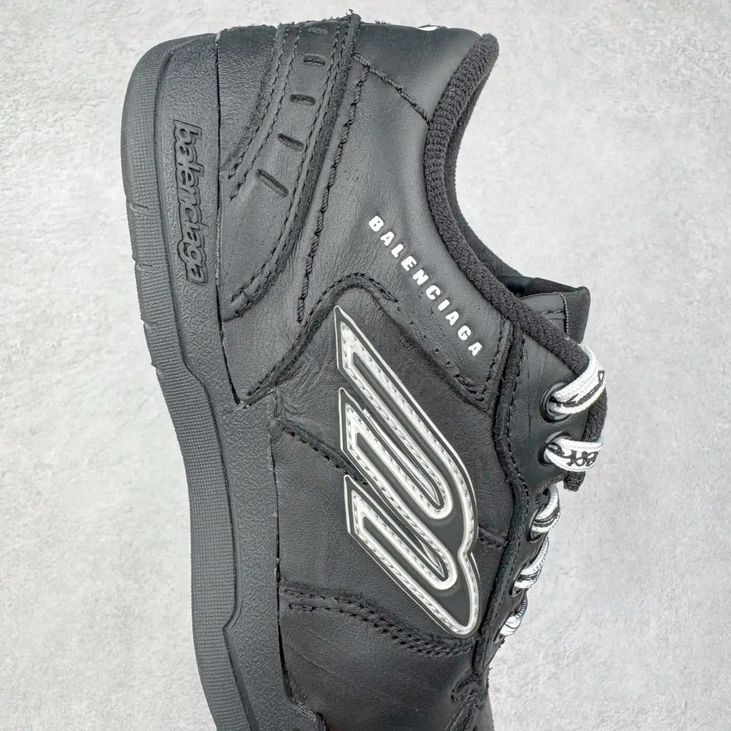 Balenciaga Hamptons Worn-Out Sneakers - Image 4